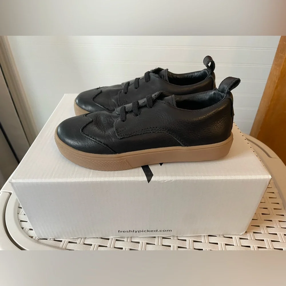 Freshly Picked Leather Black Ebony Oxford Sneaker Boys Toddler 10T NIB